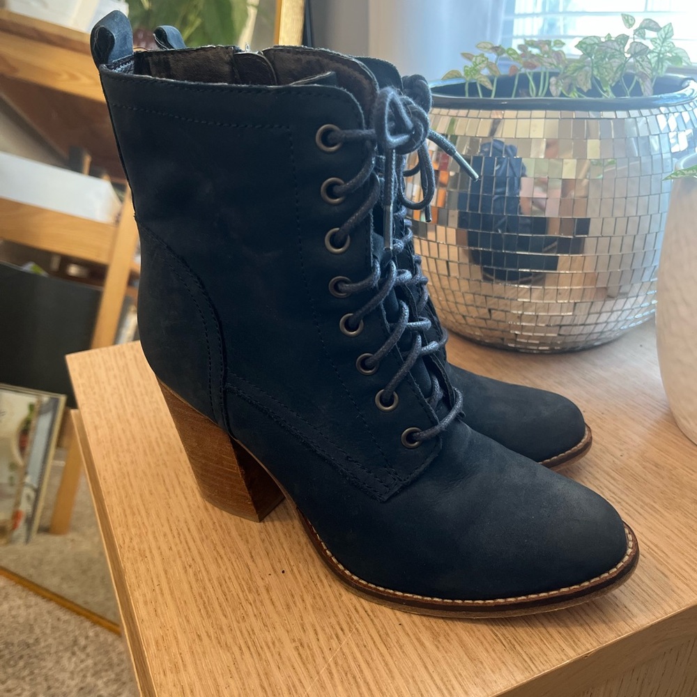 Steve Madden Lauuren Dark Blue Lace-Up Boots